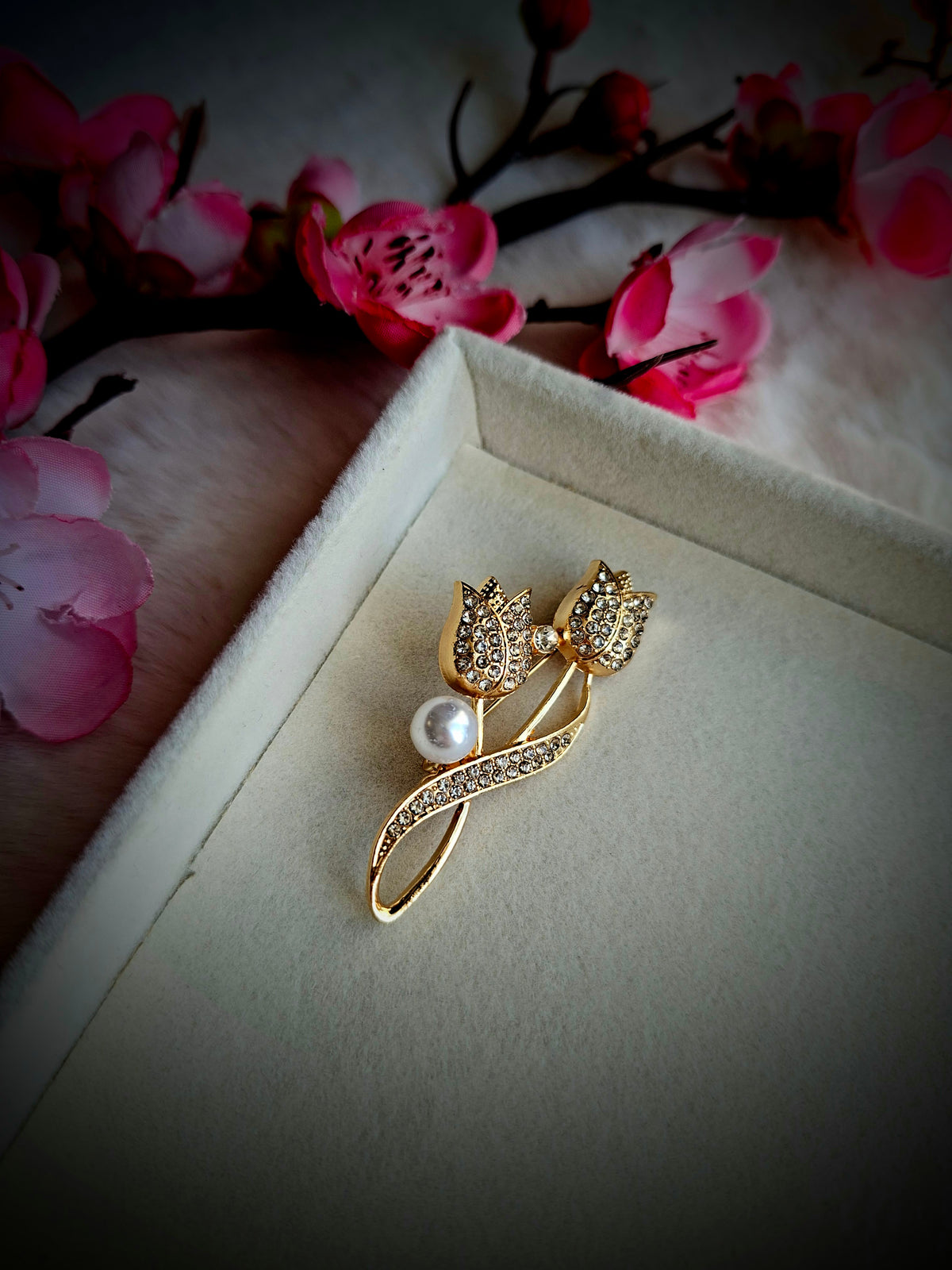 Brooch-White Gold Tulip