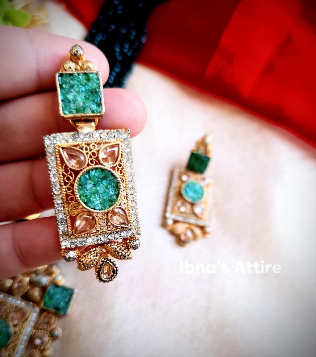 Exquisite Crushed Stone Egyptian Necklace Set with Matching Earring