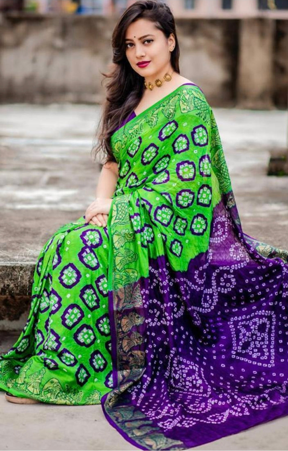 Bandhani saree- parrot green
