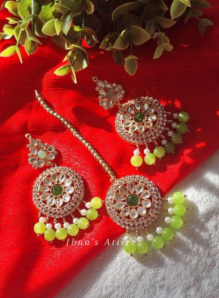 Goldplated- earring with headpiece