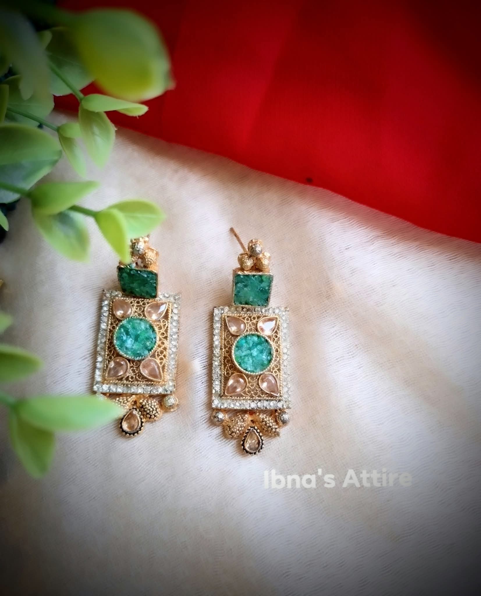 Exquisite Crushed Stone Egyptian Necklace Set with Matching Earring