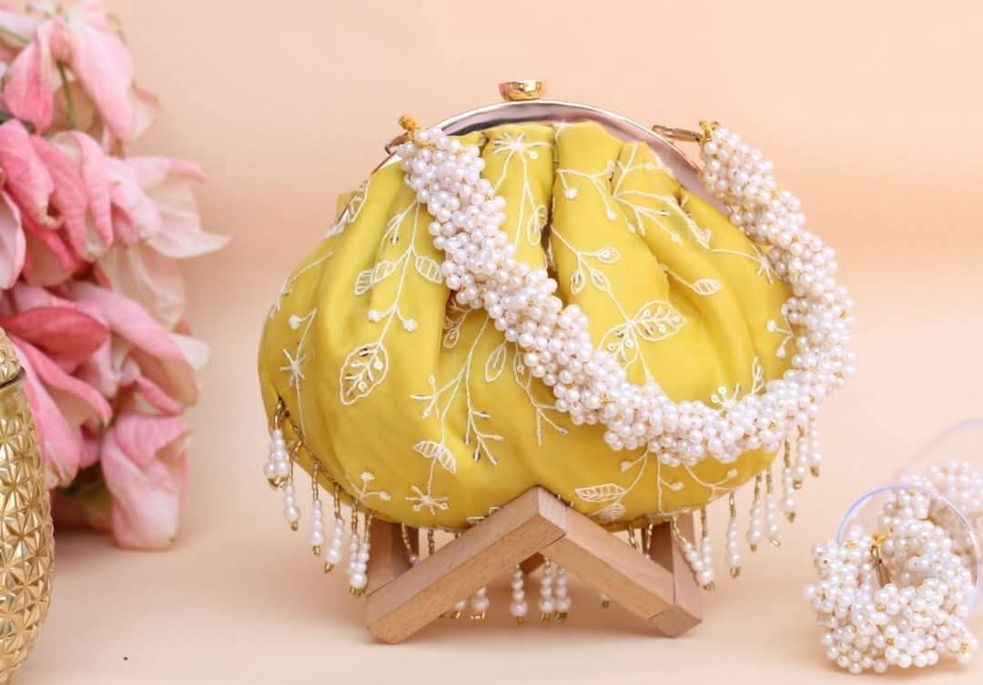 Party clutch - yellow