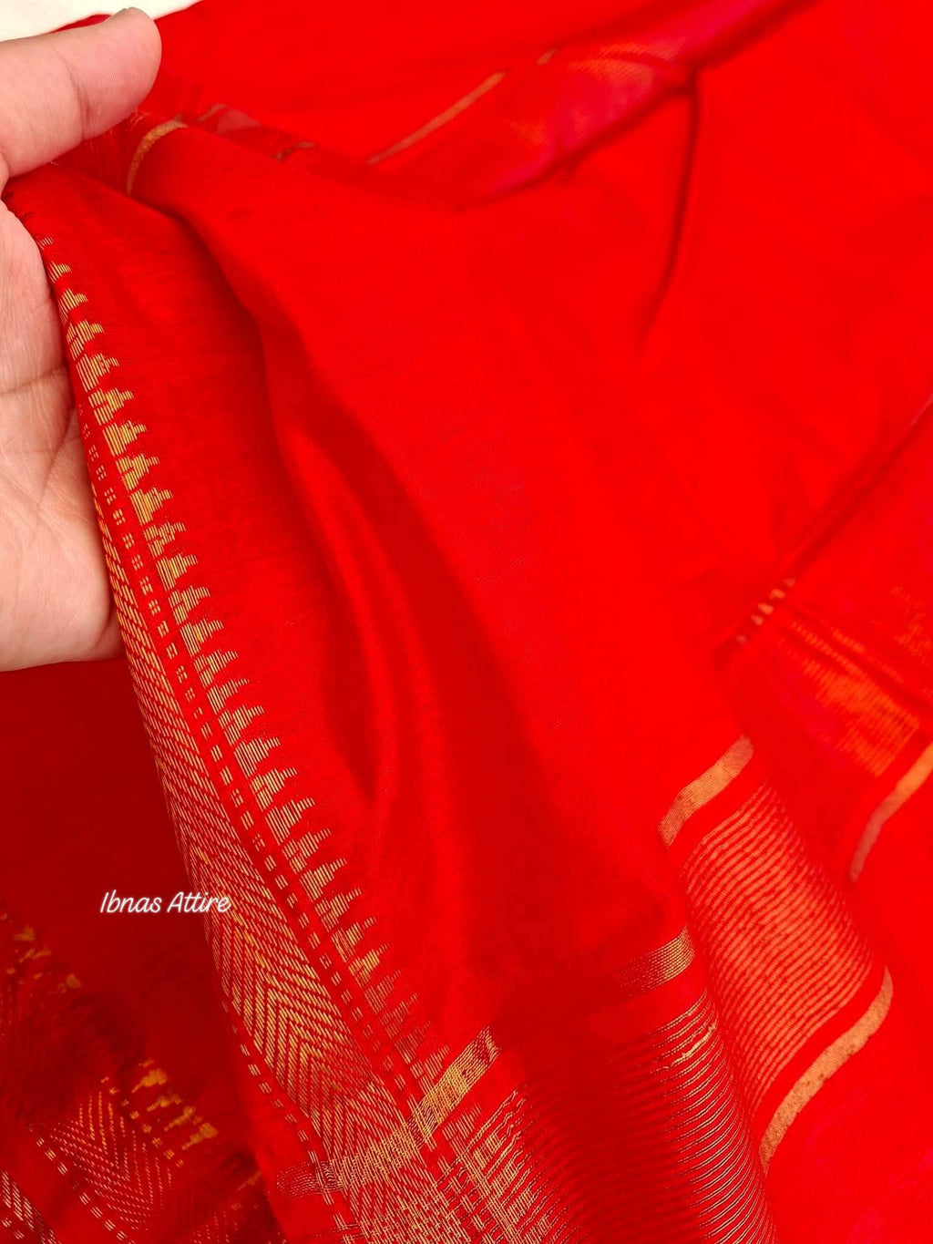Exclusive Red Mangalgiri Silk Saree with Zari Border & Blouse Piece.