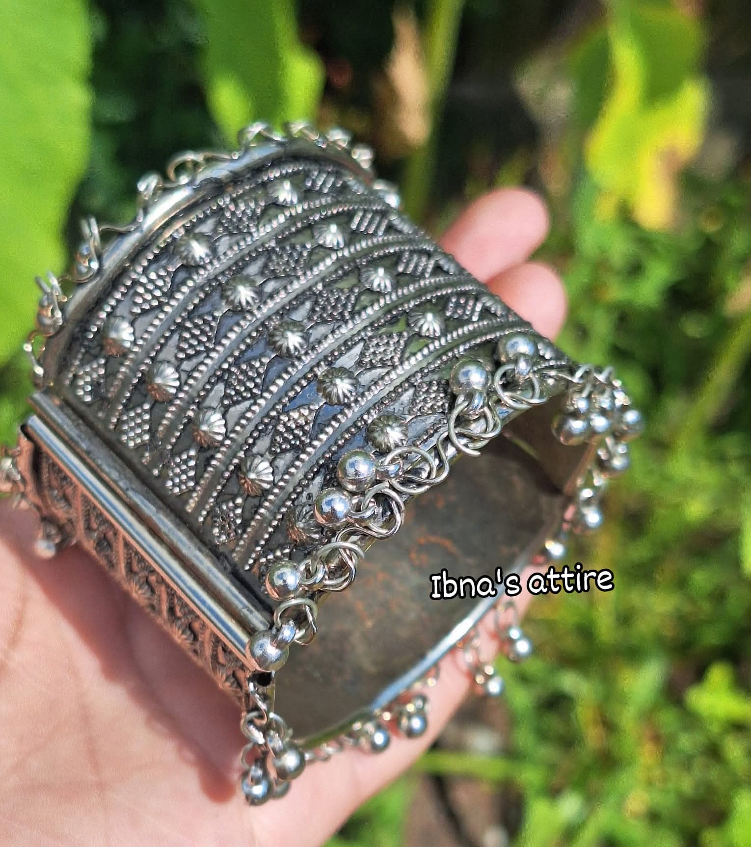 Oxidized hand calf -c1