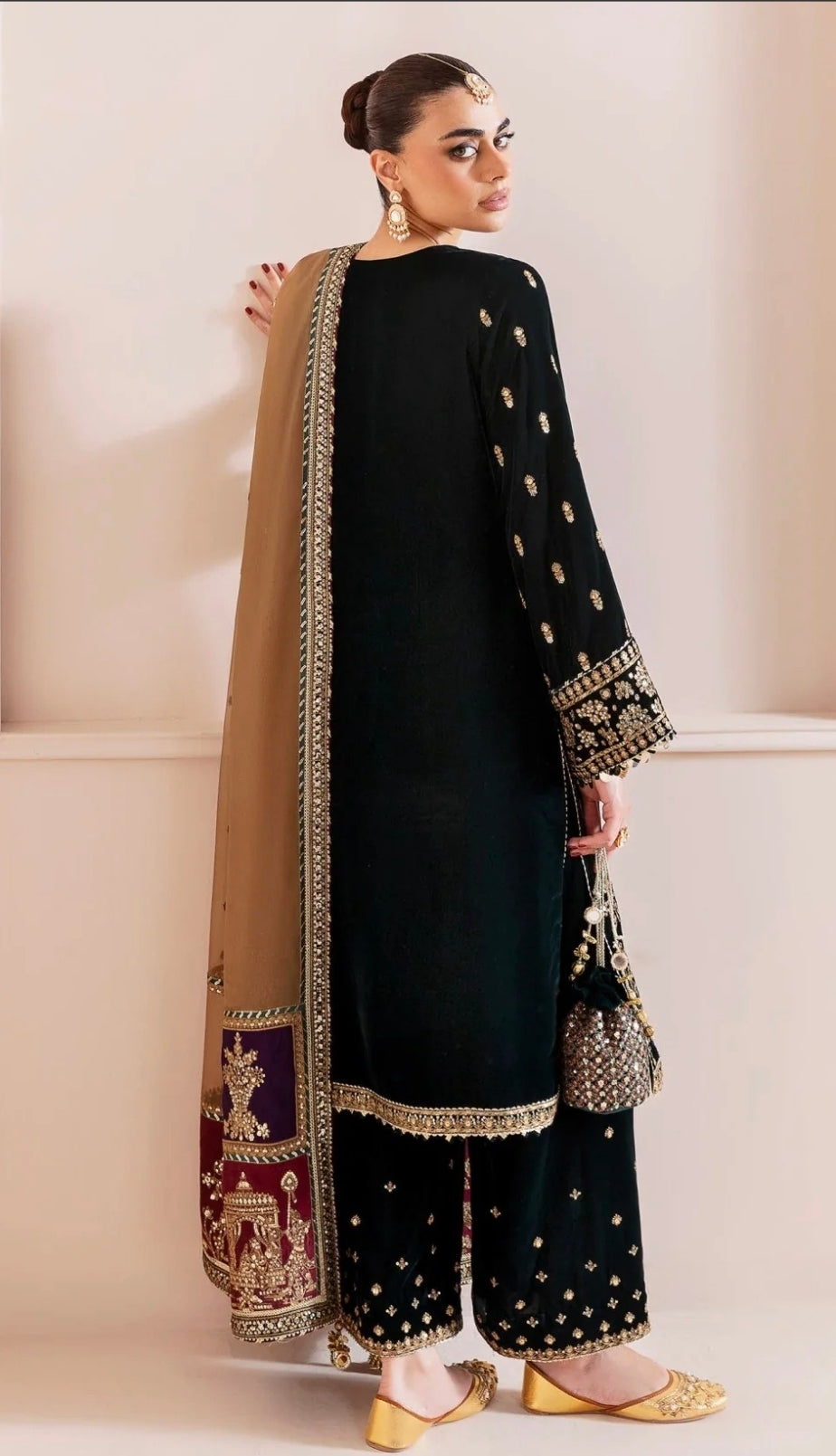 Luxurious Bottle Green Pakistani 9000 MicroVelvet 3-Piece Kurta Set with Heavy Sequins Embroidery, Organza Applique Dupatta, and Matching Potli Bag (Size-42)