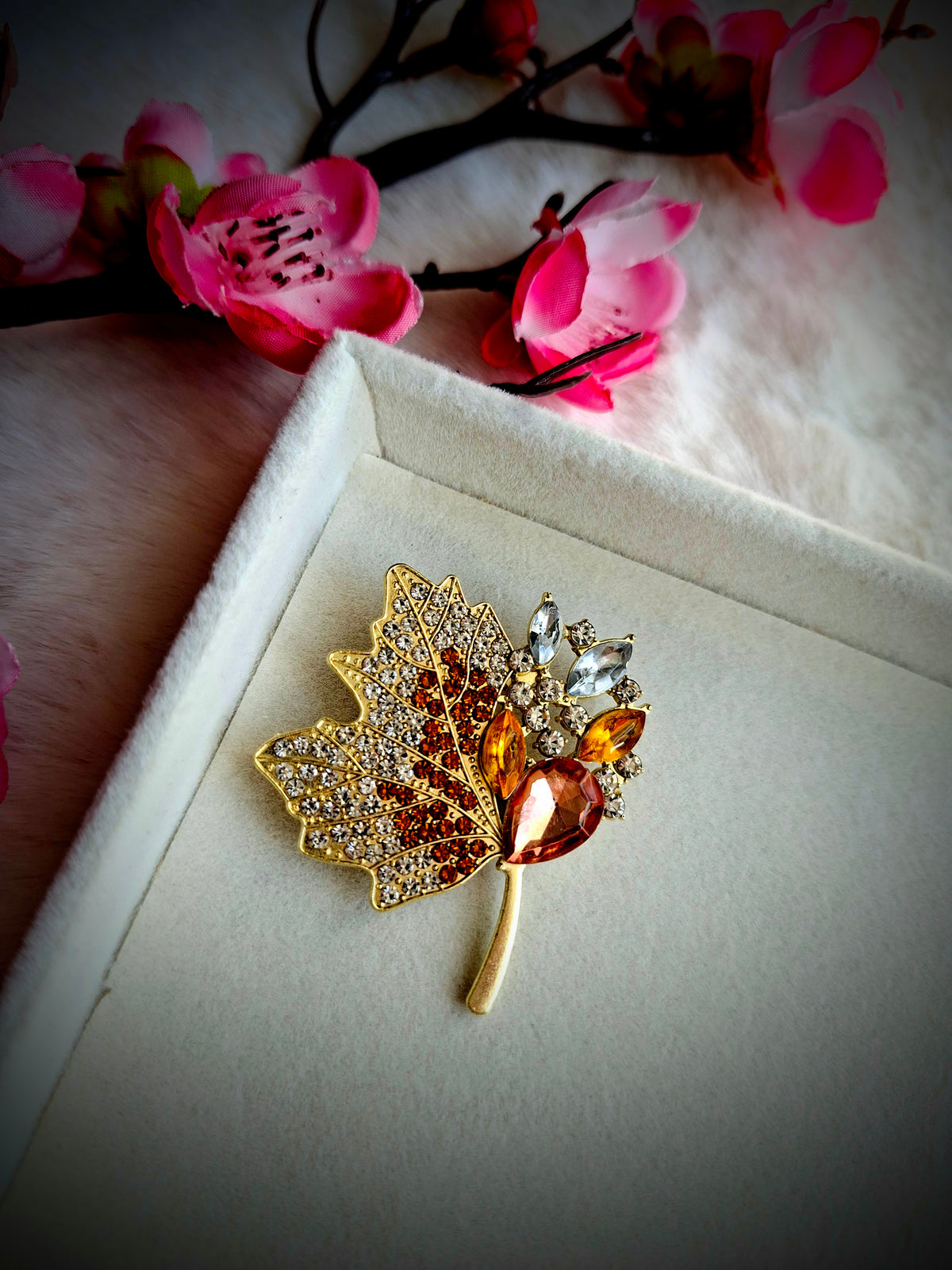 Brooch -Century white gold