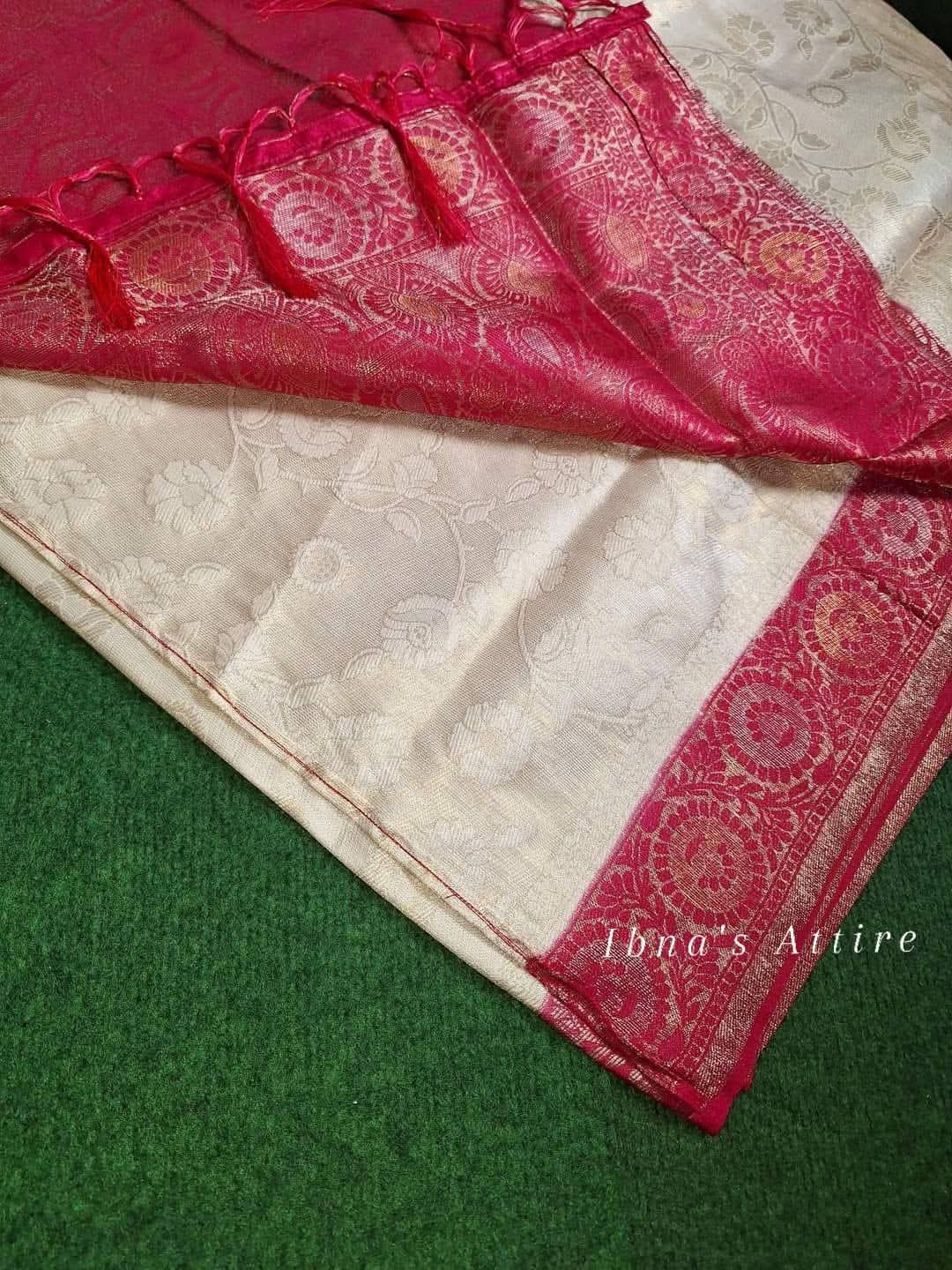 Premium Soft Kanjivaram Silk Saree with a Rich Pallu - Jacquard design- with blouse piece.