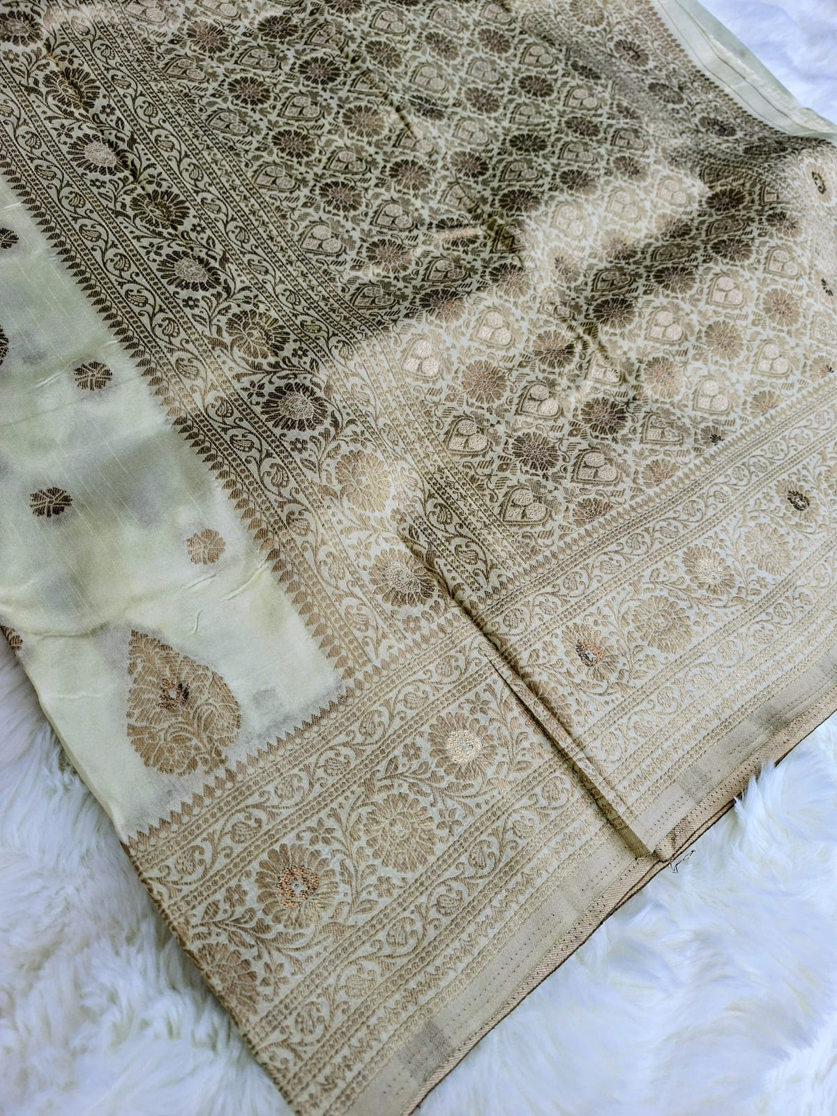 Softy Pure Khaddi Silk Banarasi Saree | Golden & Copper Jari Weaving with Rich Pallu and Blouse Piece