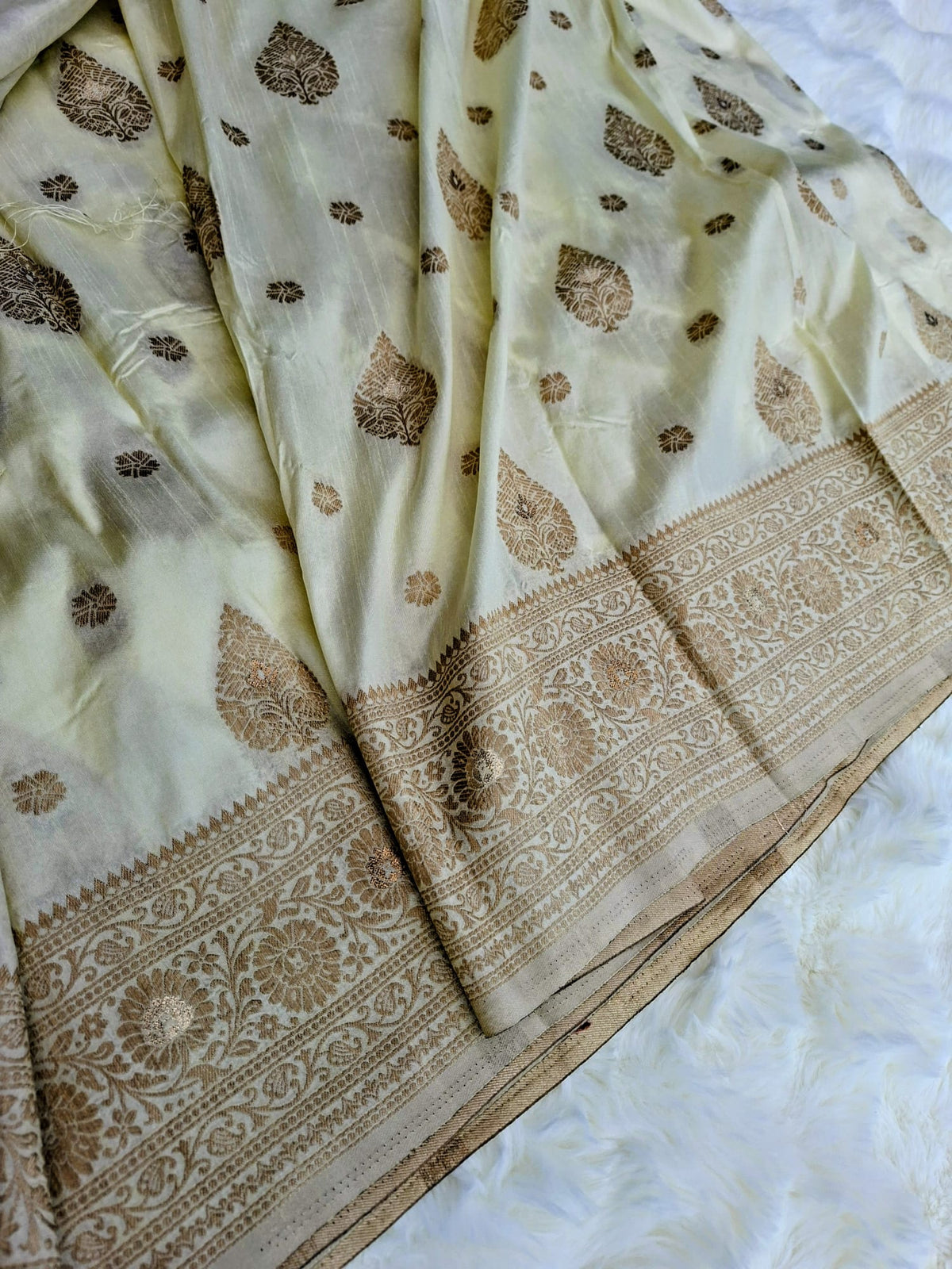 Softy Pure Khaddi Silk Banarasi Saree | Golden & Copper Jari Weaving with Rich Pallu and Blouse Piece